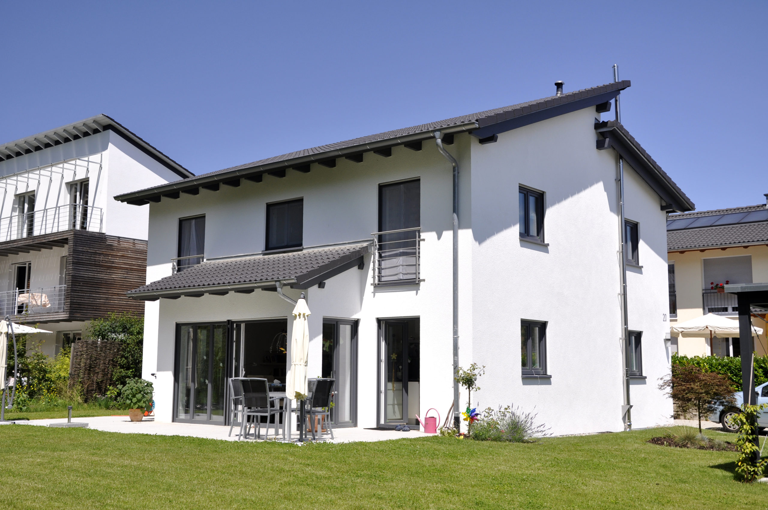 Einfamilienhaus modern mit Garten