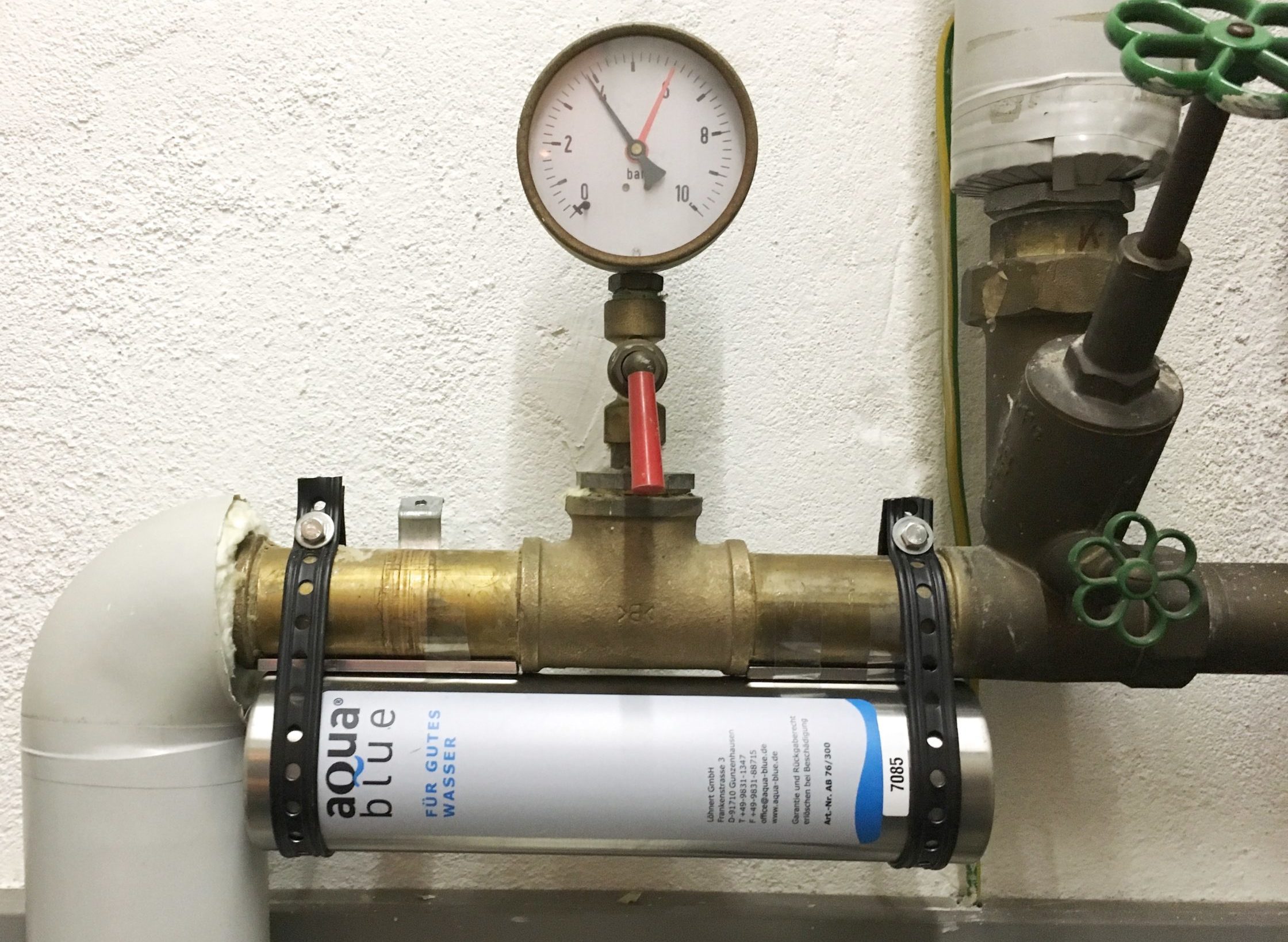 aqua blue AB 76/300 mit Lochband befestigt an 2 Zoll Rohr