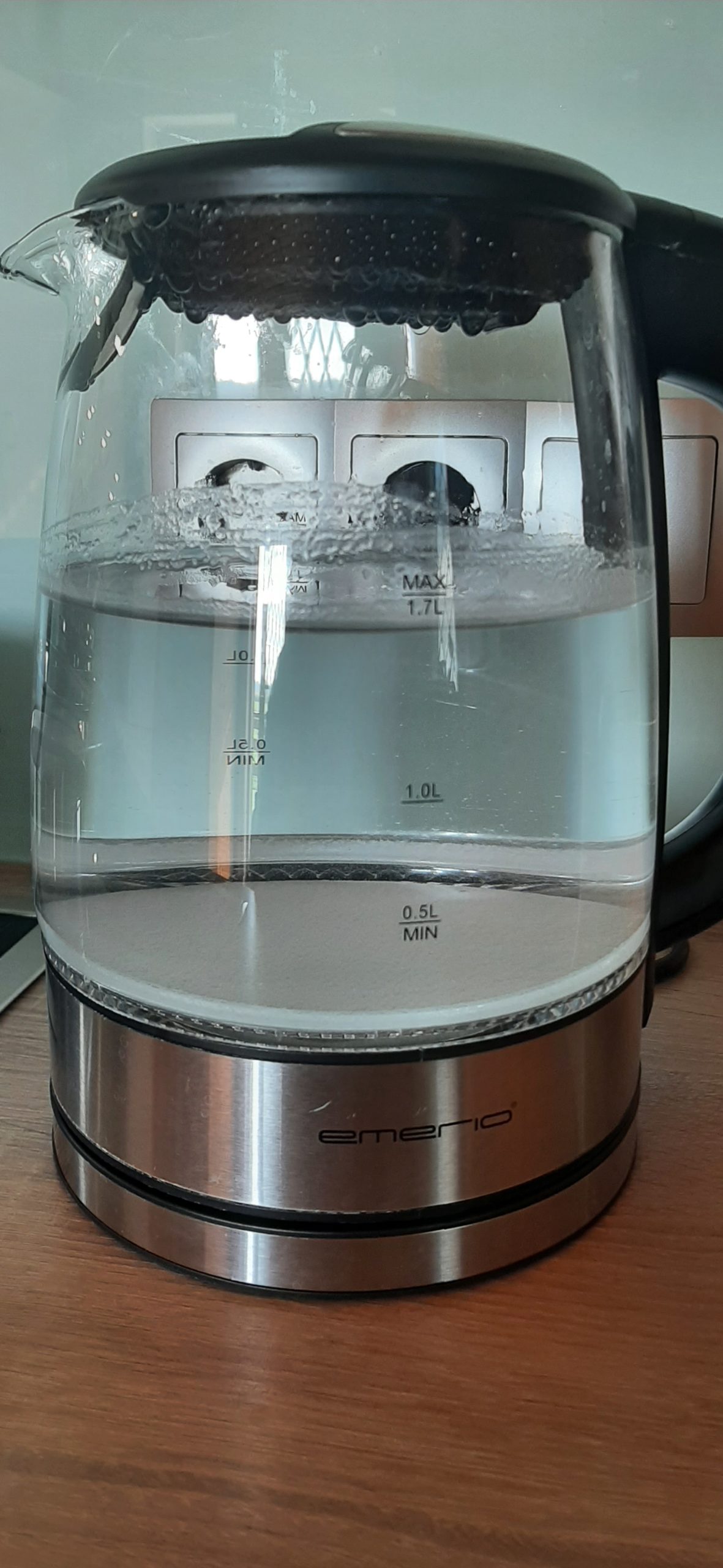 Wasserkocher mit aqua blue